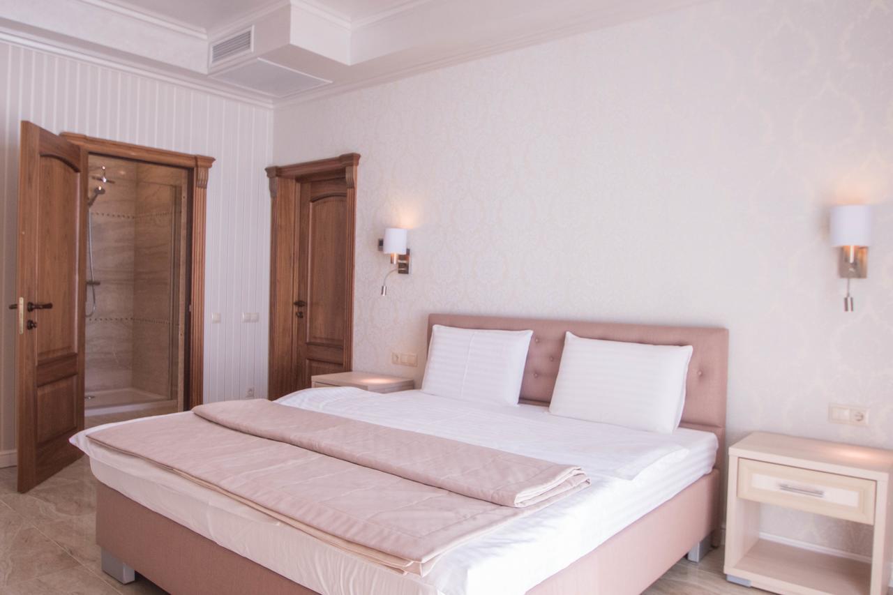 Hotel Cheluskintsev Gagra Exterior foto