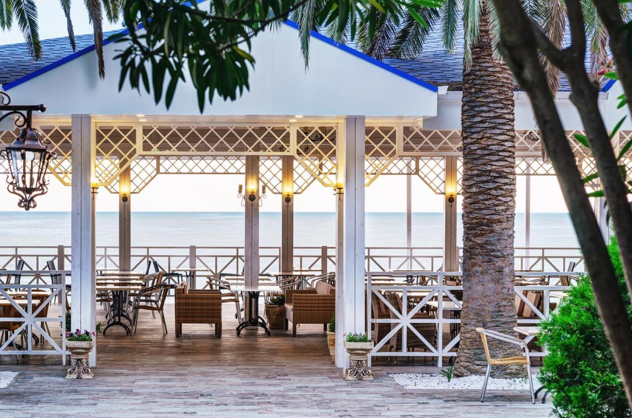 Hotel Cheluskintsev Gagra Exterior foto