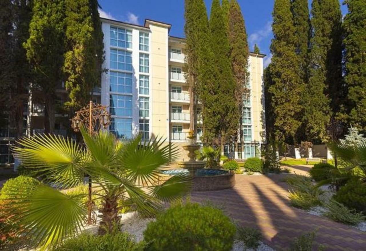 Hotel Cheluskintsev Gagra Exterior foto